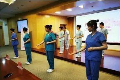 展禮儀風(fēng)采，樹巾幗形象 市人民醫(yī)院開展窗口服務(wù)禮儀培訓(xùn)